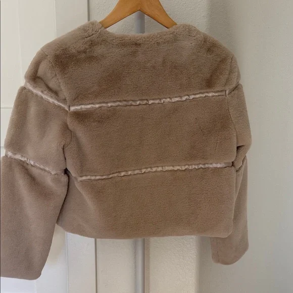 Vita Grace Women's Taupe Faux Fur Teddy Jacket - Plush Short Coat - Picture 6 of 6